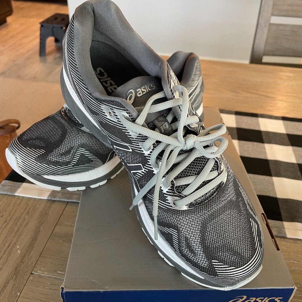 NEW! Asics Men's Gel-Nimbus 19 Carbon / White Silver Ankle-High Running - 9.5M